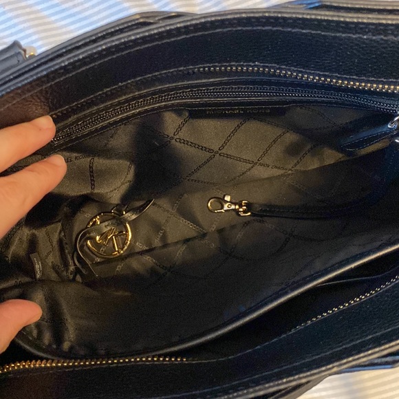 *SOLD* Michael Kors Purse - Picture 4 of 16